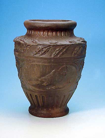 GROßE VASE, KARLSRUHER MAJOLIKA, ENTWURF WOHL SüSS, BLATTDEKOR, IN KARTUSCHE RABE, H. 44 CM, L. BEST.
