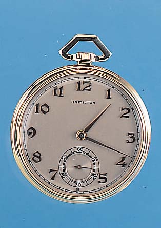 HAMILTON OFFENE HERRENTASCHENUHR, 14 KT GG- GEH., VERS. BLATT M. AUFGEL. GOLDSTD.-ZEICH., GOLDZEIGER, GOLDCUV., FEINES ANKERWERK UNTER ...