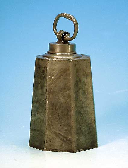 Schraubenkanne, deutsch, um 1750, Zinn, Boden alt erneuert, H. 21 cm