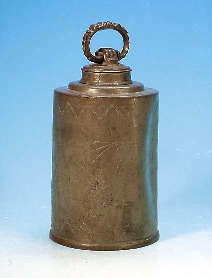 Schraubenkanne, deutsch, um 1813, datiert 1813,H. 21 cm, verbeult