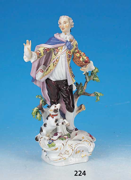 PORZELLANSKULPTUR, MEISSEN, UM 1924-33, EDELMANN MIT HUND, MIN. BRANDRISSIG, H. 24.5 CM, ALTERSSPUREN