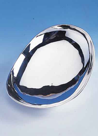 Anbietschale, deutsch, 925er Silber, Meistermarke WB, zeitlose, glatte Form, Standring, l. verbeult, ca. 380 g, ca. 5.5 x 24.5 x 19 cm