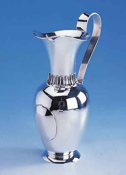 Henkel-Karaffe, deutsch 835er Silber, Meistermarke GK, zeitlose, glatte Form, Hals mit Wellendekor, ca. 270 g, H ca. 12 cm
