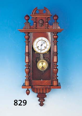 WANDUHR, KIENZLE, UM 1900, VERZIERTES HOLZGEHäUSE, ORIGINAL AUFSATZ (KL. BEKRöNUNG FEHLT), DREISEITIG VERGLAST, ZWEI- GETEILTES ...