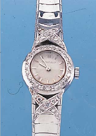 JAEGER LE COULTRE DAMENGOLDBANDUHR, NEUTR. 750/000 WG-GEH., LüN. U. BANDANST. M. DIAM.-BESATZ, BOD. AUFGEDR., VERS. BLATT FLECK., ...