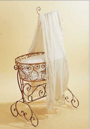 PUPPENWIEGE, DEUTSCH, UM 1860, GESTELL GUßEISEN GOLDFARBEN GEFAßT, ORIGINAL STOFF- BEHANG, H. CA. 100 CM