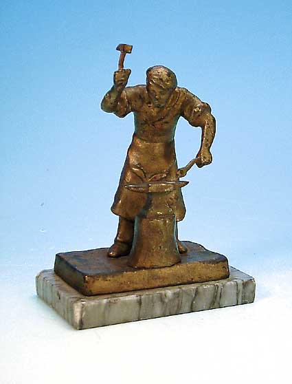BRONZESKULPTUR, UM 1900, SCHMIED MIT AMBOSS, FASSUNG BERIEBEN, AUF GRAUEM MARMORSOCKEL, H. 16 CM
