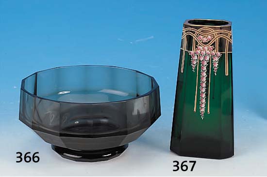 SCHALE, MOSER KARLSBAD, 30ER JAHRE, RAUCHGLAS VIELFACH FACETTIERT, AM BODEN RESTE EINES ALTEN ETIKETTS, H. CA. 12.5 CM, D. CA. 23 CM