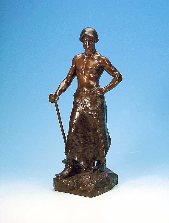 Bronzefigur, sign. H. Levasseur, (Henri Louis L. 1853-1934) stehender Schmied, Gießer- stempel Societe des Bronzes, H. ca. 48 cm