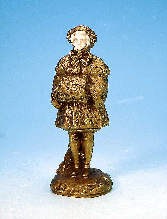 BRONZEFIGUR, SIGN. FORESTIER (ANTONIN-CLAIRE FORESTIER 1865-1912), MäDCHEN MIT MUFF, FEUERVERGOLDET, GESICHT AUS GESCHNITZTEM BEIN,H. CA. 15.5 ...
