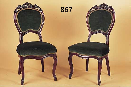 Drei Stühle, Frankreich, um 1830-40, Mahagoni, am Giebel reich floral geschnitzt, H./Sh. 95/45 cm, einer mit alter Restaurierung