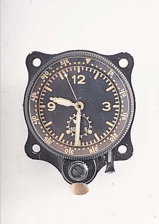 JUNGHANS Bordchronograph, Deutschland um 1938, Metall matt schw. nachlackiert, Boden m. Bajonetteverschl., schw. Kontrastzifferbl.,Lünette m. ...