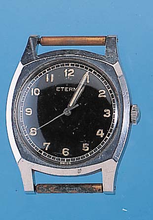 ETERNA MILITäRARMBANDUHR, UM 1945, ZUGEHöRIG-KEIT UNGED., EDELST.-BODEN GESCHR., AB HER- ST. WASSERGESCH., INDIR. ZENTRALSEK., GR. AN- ...
