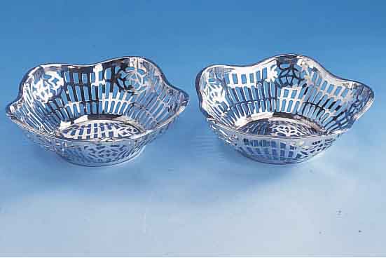 Set 2 Anbietkörbchen, deutsch um 1900, 800er Silber, sign. Hessenberg, H 5 cm, D 15 cm