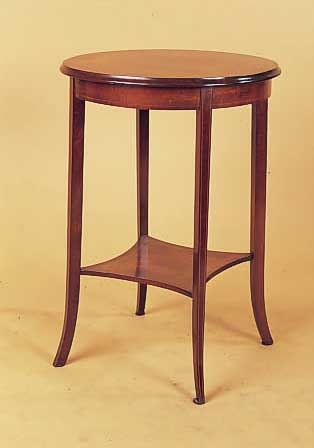Beistelltisch, England, um 1910, Mahagoni furniert mit Fadenintarsien, H. ca. 66 cm, D. ca. 45 cm, leichtere Oberflächenschäden