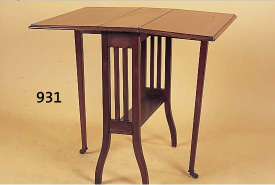 KLAPPTISCH, ENGLAND, UM 1920, MAHAGONIFURNIER, 67 X 74 X 57 CM, AUFKLAPPBAR ALTERSSCHäDEN