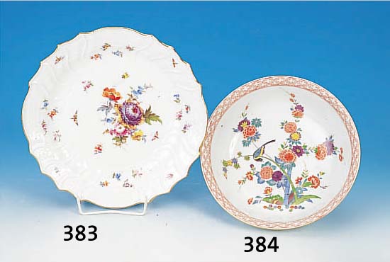 Runde Schale, Meissen, um 1870-80, 1. Wahl, Porzellan, reliefierter Rand, bunte Blumenma- lerei mit Insekten und Schmetterlingen, Gold- rand, D. ca. ...