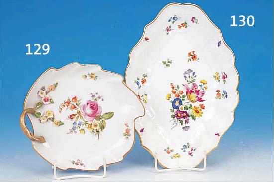 Schale, Meissen, um 1880/90, Porzellan, Blumenbouquet, mit Streublümchen, Goldrand, l. rest., 25 x 17 cm