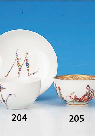 TASSE, OHNE UNTERTASSE, MEISSEN, UM 1750, PORZELLAN, UMLAUFEND MIT DREI FIGURENSZENEN BEMALT, GOLDRAND, L. REST., H. 4.5 CM