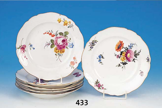 sechs Teller, Meissen, Punktzeit, um 1760, Porzellan, Blumendekor, z.T. leicht rest., Goldränder, D. 23.5 cm