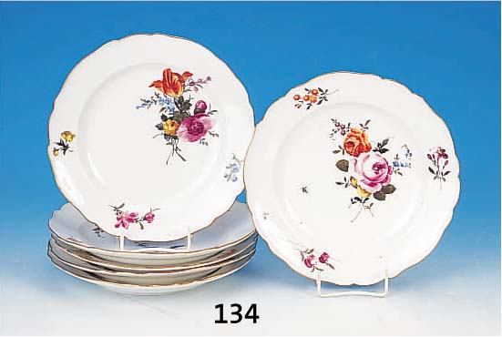 sechs Teller, Meissen, Punktzeit, um 1760, Porzellan, Blumenmalerei, leicht rest., D. 23.5 cm