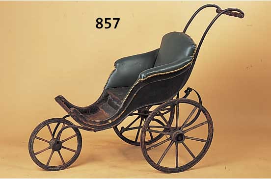KINDERWAGEN, WOHL FRANKREICH, UM 1885-90, MIT DREI RäDERN, LEDERBEZUG AUF HOLZKORPUS MITMETALLMONTUREN, KORR., H. CA. 70 CM, L. CA. 100 CM