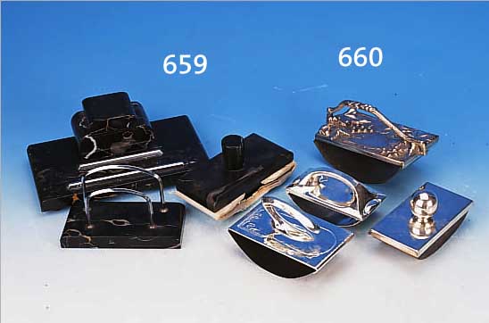 SCHREIBTISCHSET, DEUTSCH, 20ER/30ER JAHRE, SCHWARZER WEIßGEäDERTER MARMOR, BEST. AUS AUFSATZ MIT TINTENFASS, BRIEFHALTER UND LöSCH-WALZE, ...
