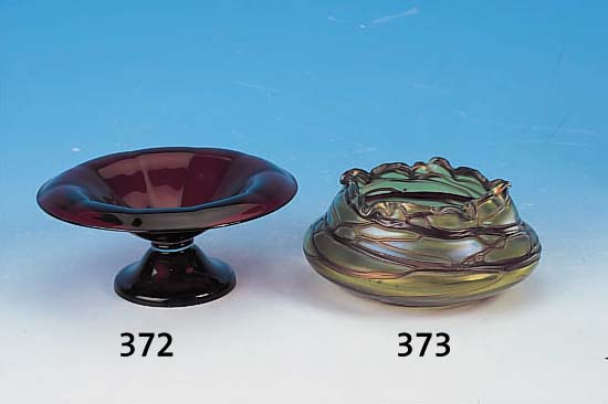 LöTZSCHALE, DEUTSCH, UM 1902, GRüNES GLAS, AUFGELEGTE GLASFäDEN, D. 16 CM