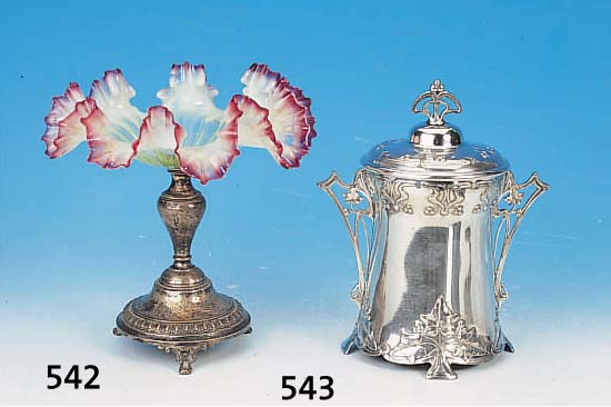 ZUCKERSCHALE, DEUTSCH, UM 1890, SILBERFUß, ZISELIERT, GLASAUFSATZ, DIESER OPAKGRüN, ROSA UND ROT üBERFANGEN, H. 22.5CM D. 22 CM