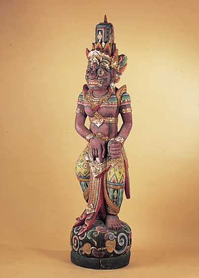 GERUSHA, BALI, 60ER JAHRE, HOLZ GESCHNITZT, REICH BUNT BEMALT UND MIT GOLDSTAFFAGE, SPANNUNGSRIß, H. CA. 212 CM
