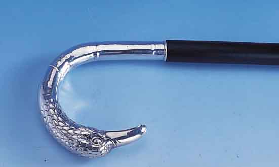 Spazierstock, deutsch um 1900, 800er Silber, Schuß Rotbuche, Vogelkopf, verbeult, L. ca. 90 cm