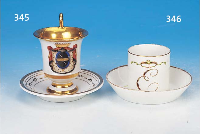 TASSE UND UNTERTASSE, KPM, BERLIN, UM 1800, PORZELLAN, WAPPENDEKOR, UNTERTASSE GUT PAS- SEND, JEDOCH SEKUNDäR, H. 11 CM