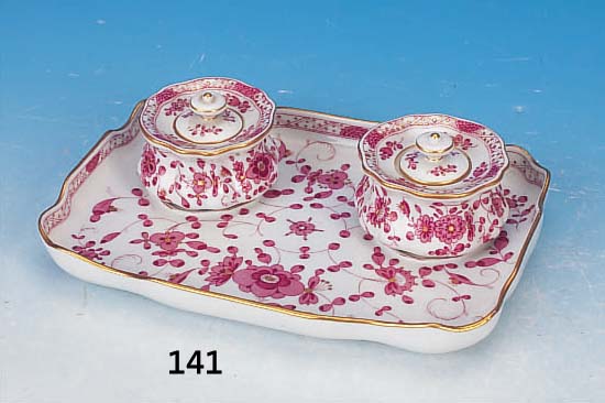 SCHREIBTISCHAUFSATZ, MEISSEN, UM 1880/90, 1. WAHL, PORZELLAN, REICHE IND. PURPURMALEREI, EIN DECKEL L. REST., 15 X 22 CM, GOLDSTAFFAGE BERIEBEN