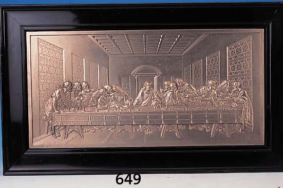 WANDBILD MIT SPIELUHR, UM 1900, ZINN-ZINK- GUSS, DARSTELLUNG DER ABENDMAHLSZENE, DUNKLER HOLZRAHMEN, MAßE 45 X 76 CM, L. ALTERSSP., SPIELUHR ...