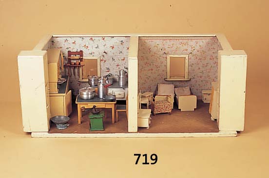 PUPPENKüCHE, DEUTSCH, 30ER JAHRE, ORIG. GEHäUSE MIT ZWEI WANDSCHRäNKEN, KüCHENSCHRANK, TISCH, HERD, SCHLAFZIMMER MIT ...