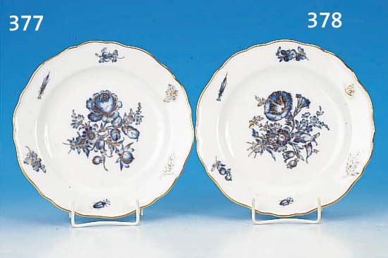 TELLER, MEISSEN, UM 1880, 1. WAHL, PORZEL- LAN, BLAUER BLUMENDEKOR, GOLDGEHöHT, GOLDRAND,D. 20CM