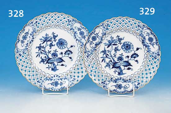 Zierteller, Meissen, um 1860/80, Porzellan, Zwiebelmuster, Rand mit Durch- brucharbeit, Goldränder, D. 22.5 cm