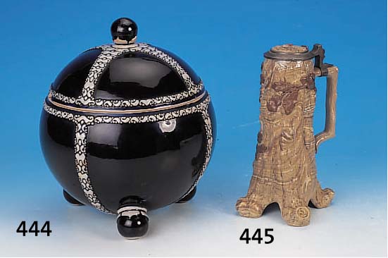 DECKELKRUG, METTLACH, VILLEROY & BOCH, STEINZEUG, IM BAUMDEKOR, DECKELBEKRöNUNG AB- GEBROCHEN, H. 25 CM