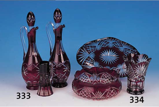 Drei Teile Kristall, Böhmen, 20er Jahre, farbloses Glas rubinrot überfangen, geschnit- ten und geschliffen, ovale Schale ca. 33 x 22,5 cm, ...