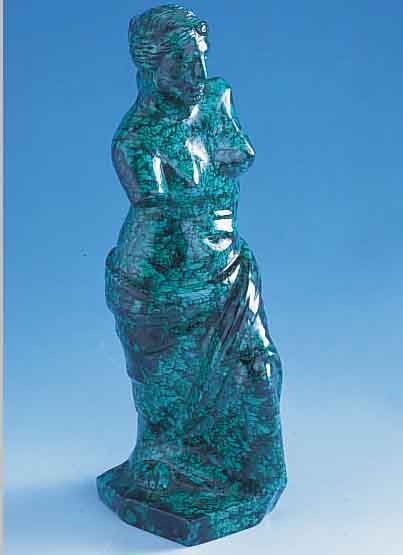 SKULPTUR NACH VENUS VON MILO, AUS MALACHIT, H CA. 22.5 CM, GESCHNITTEN, GESCHLIFFEN UND POLIERT, FLOCKIG-DENTRITISCHES AUSGESUCHTES MATERIAL