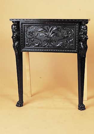 Wandkonsole, deutsch, um 1890, Holz schwarz gebeizt, reich geschnitzt, ca. 75 x 63 x 28 cm