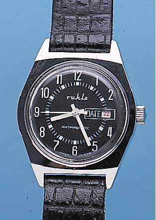 KONVOLUT: 5 RUHLA ARMBANDUHREN, UNGETR. LA- GERW., EHEM. DDR-PRODUKT., 1X HERREN VERCHR., 1X HERREN VERG., 3X MEDIUM HIERVON 2X VERG., 1X LACKIERT ...