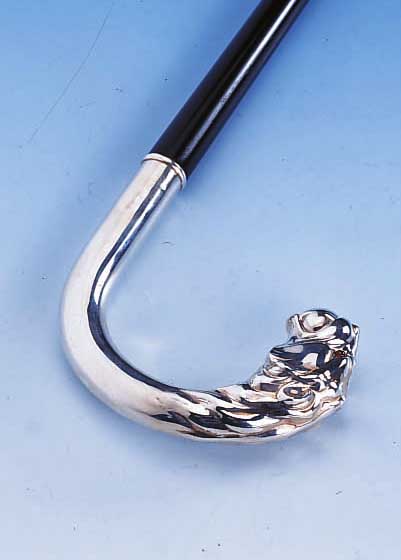 SPAZIERSTOCK, DEUTSCH, 925ER SILBER, MEISTERMARKE UNGED., LöWENKOPF MIT BALL, ROTE GLASAUGEN, SCHUß HOLZ SCHWARZ GELACKT, L. CA. 89 ...