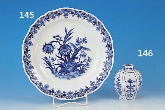 TEEDOSE, MEISSEN, 20. JH., PORZELLAN, BLAUE BEMALUNG, ZWIEBELMUSTER, H. CA. 12,5 CM, SECHSECKIGE FORM