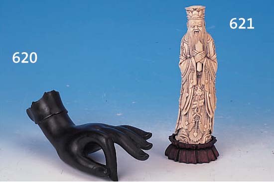 ELFENBEINSKULPTUR, CHINA, UM 1900, KUNGFUTZE, H. 23 CM, AUF HOLZSOCKEL, AM BODEN BESCHRIFTET
