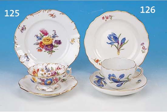 GEDECK, MEISSEN, 2. H. 20. JH., 2. WAHL, PORZELLAN, BUNTE BLUMENMALEREI, BOUQUETS U. STREUBLüMCHEN, TASSENH. 6,5 CM, D. 9 CM