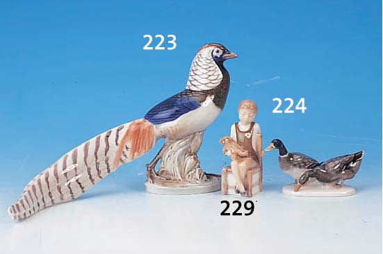 SKULPTUR, ROSENTHAL, 50ER JAHRE, KUNSTAB- TEILUNG SELB GERMANY, ENTWURF HIMMELSTOß, ENTENPAAR, BUNTE UNTERGLASURBEMALUNG, SIGN., 7 X 14 CM