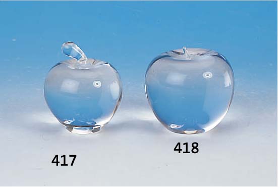 PAPERWEIGHT, TIFFANY, 2. HäLFTE 20. JH., IN FORM EINES APFELS, AM BODEN SIGNIERT, H. 8 CM