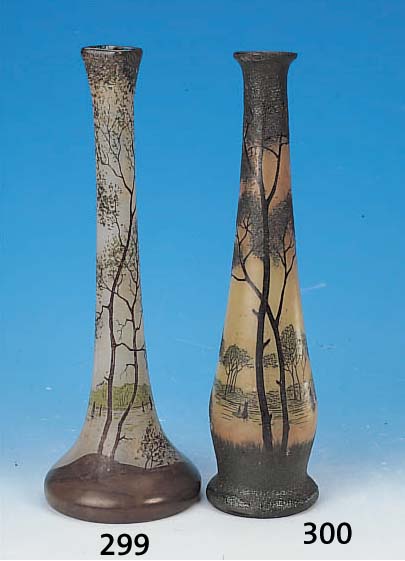 VASE, LEGRAS, 20ER JAHRE, UNSIGNIERT FARBLOSES GLAS, MIT LANDSCHAFTSDEKOR, BEMALT UND MIT GRüNEN AUFSCHMELZUNGEN, 40 CM