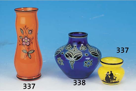 ZWEI VASE, ÖSTERREICH, UM 1900, FARBLOSES GLAS, 1 X ORANGEROTER INNENüBERFANG,1 X GELBER INNENüBERFANGEN, BEMALT, H. 19/6.5 CM
